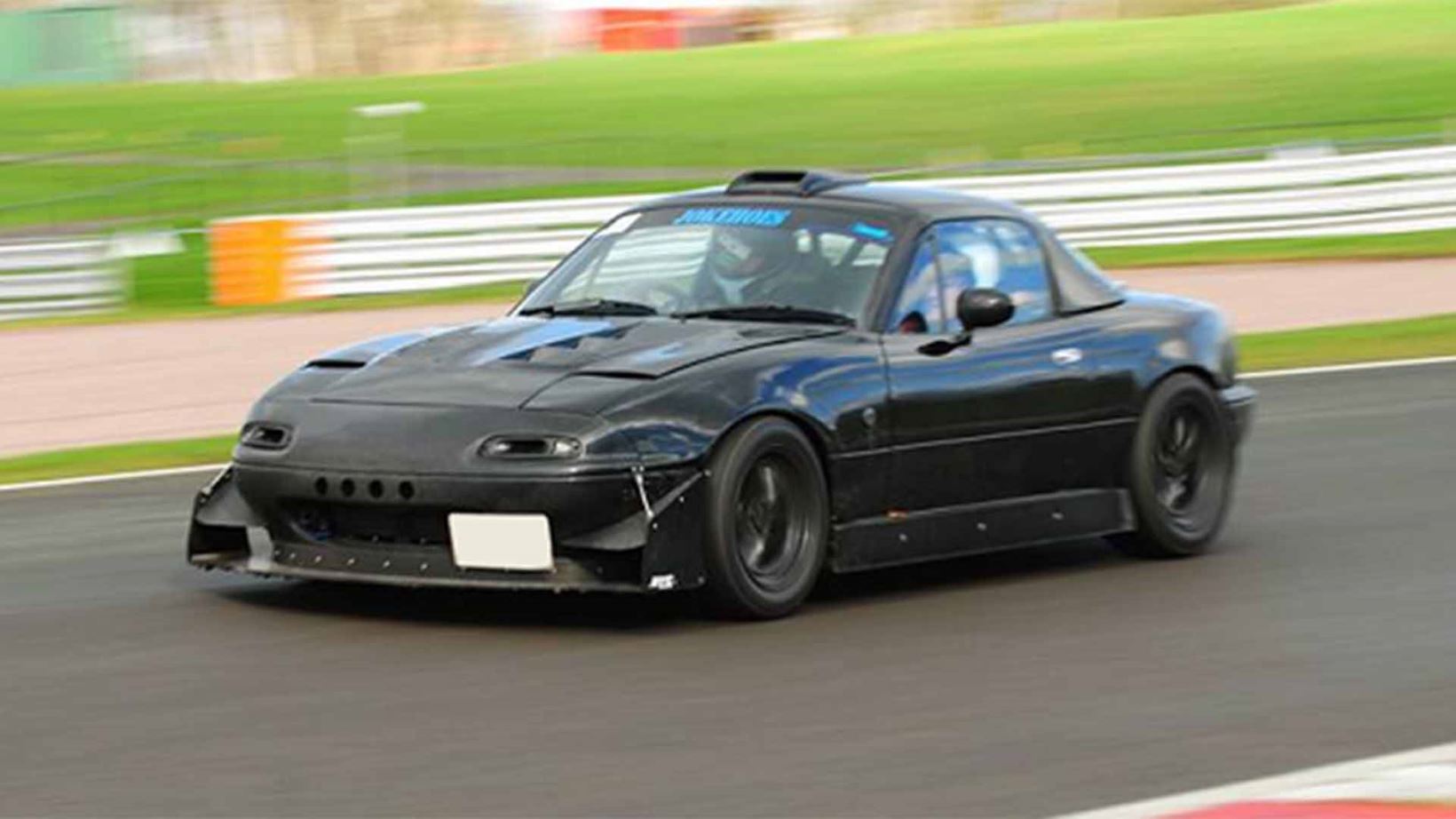 iains-heavily-modified-mazda-mx5-mk1